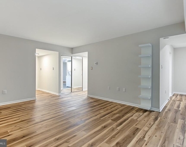 1523 Northgate Square - Photo Thumbnail 8