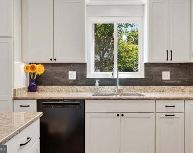 2913 Ashdown Forest Drive - Photo Thumbnail 10