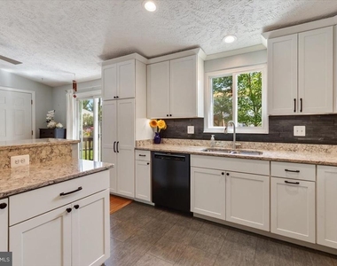 2913 Ashdown Forest Drive - Photo Thumbnail 12