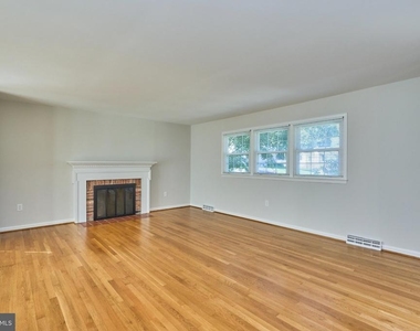 2807 Schafflind Court - Photo Thumbnail 3