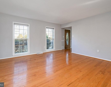 10691 John Ayres Drive - Photo Thumbnail 6
