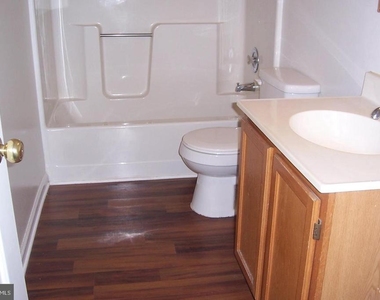1258 Lakeview Drive - Photo Thumbnail 4