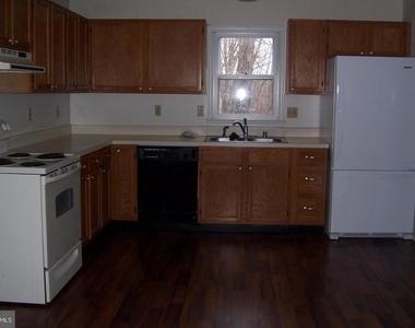 1258 Lakeview Drive - Photo Thumbnail 2