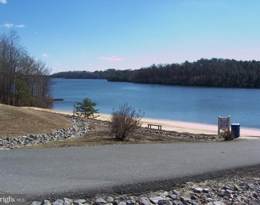 1258 Lakeview Drive - Photo Thumbnail 5