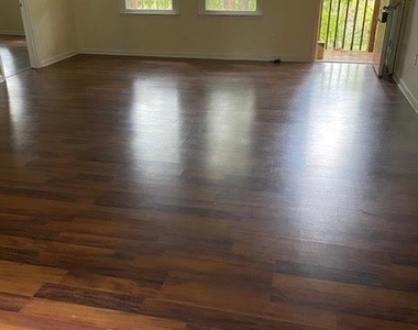 1258 Lakeview Drive - Photo Thumbnail 10