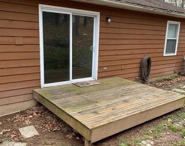 1258 Lakeview Drive - Photo Thumbnail 7