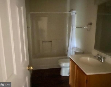 1258 Lakeview Drive - Photo Thumbnail 11