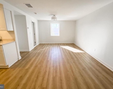 380 Broadview Avenue - Photo Thumbnail 2