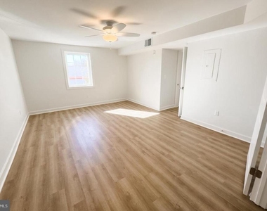 380 Broadview Avenue - Photo Thumbnail 3