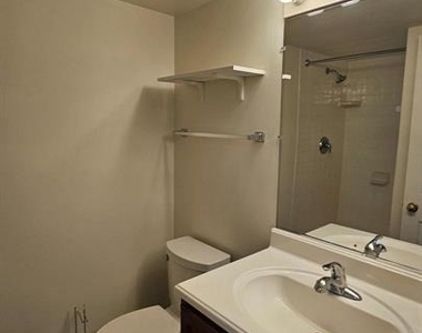 806 Grove Avenue - Photo Thumbnail 12