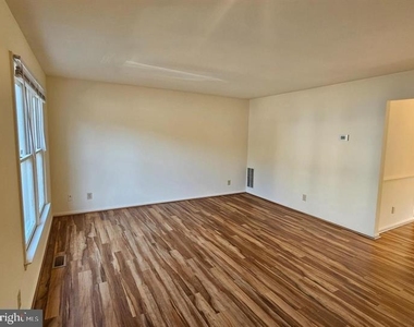 806 Grove Avenue - Photo Thumbnail 2