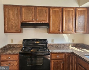 806 Grove Avenue - Photo Thumbnail 6