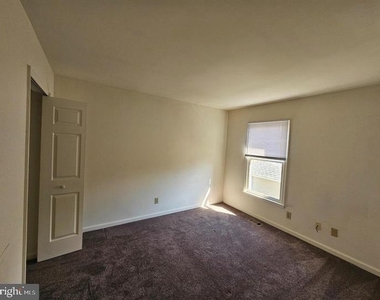 806 Grove Avenue - Photo Thumbnail 8