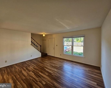 806 Grove Avenue - Photo Thumbnail 1