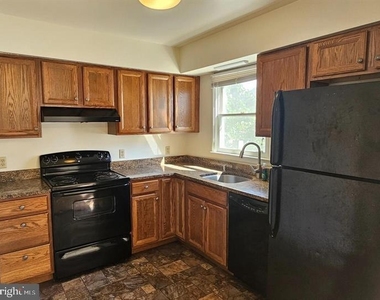 806 Grove Avenue - Photo Thumbnail 5