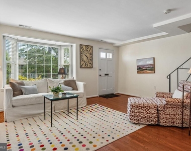 3812 Jason Avenue - Photo Thumbnail 2