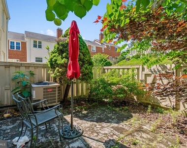 3812 Jason Avenue - Photo Thumbnail 18