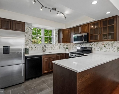 3812 Jason Avenue - Photo Thumbnail 7