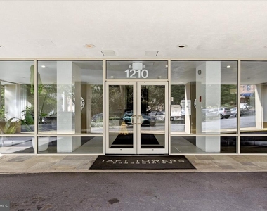 1210 N Taft Street - Photo Thumbnail 4