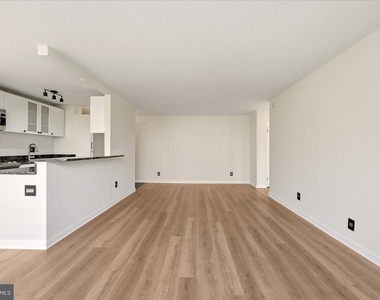 1210 N Taft Street - Photo Thumbnail 13