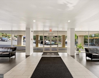 1210 N Taft Street - Photo Thumbnail 5