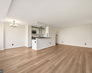 1210 N Taft Street - Photo Thumbnail 12