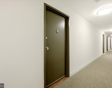 1210 N Taft Street - Photo Thumbnail 9