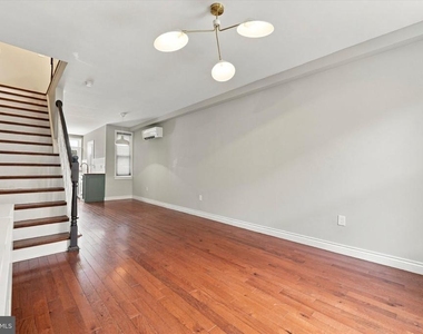 1109 E Wilt Street - Photo Thumbnail 3