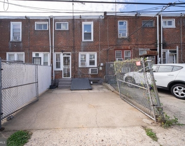 111 Rosemar Street - Photo Thumbnail 15