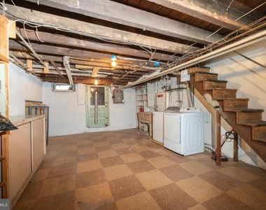 111 Rosemar Street - Photo Thumbnail 16