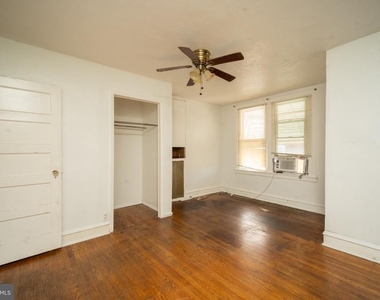 111 Rosemar Street - Photo Thumbnail 8