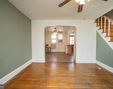 111 Rosemar Street - Photo Thumbnail 2