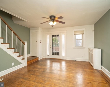 111 Rosemar Street - Photo Thumbnail 4