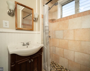 111 Rosemar Street - Photo Thumbnail 14