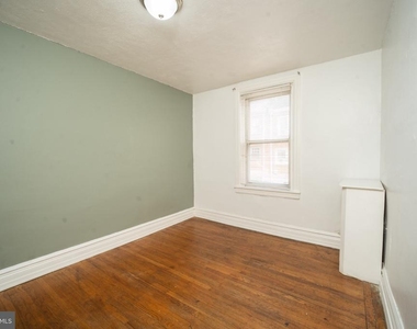 111 Rosemar Street - Photo Thumbnail 10