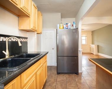 111 Rosemar Street - Photo Thumbnail 7
