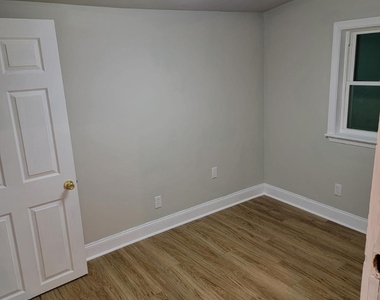 32 Crescent Street - Photo Thumbnail 8
