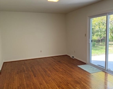 6025 Honey Hollow Road - Photo Thumbnail 11