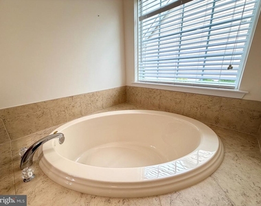 37 Murano Drive - Photo Thumbnail 14