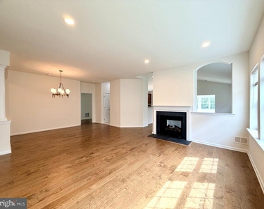 37 Murano Drive - Photo Thumbnail 3