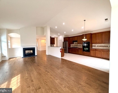 37 Murano Drive - Photo Thumbnail 9