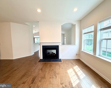 37 Murano Drive - Photo Thumbnail 2