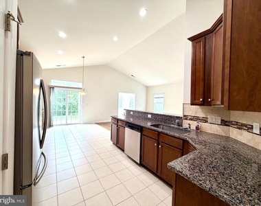 37 Murano Drive - Photo Thumbnail 7