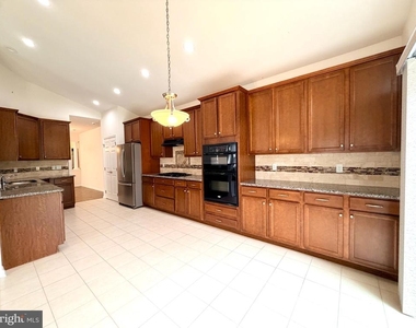 37 Murano Drive - Photo Thumbnail 8