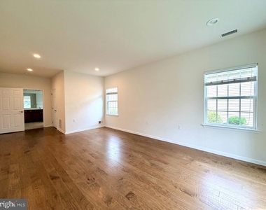 37 Murano Drive - Photo Thumbnail 10