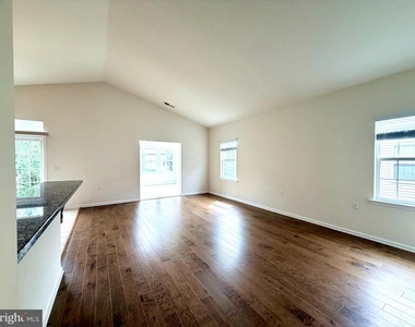 37 Murano Drive - Photo Thumbnail 6