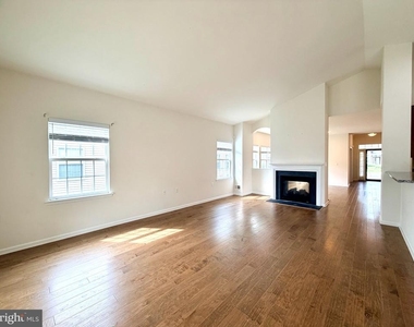 37 Murano Drive - Photo Thumbnail 4
