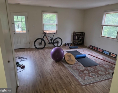 99 Grant Avenue - Photo Thumbnail 3