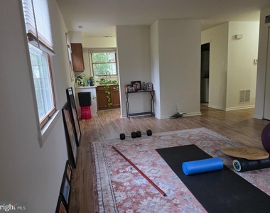 99 Grant Avenue - Photo Thumbnail 5
