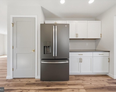 530 Ridge Avenue - Photo Thumbnail 11